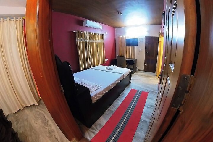 Room 6 of 33