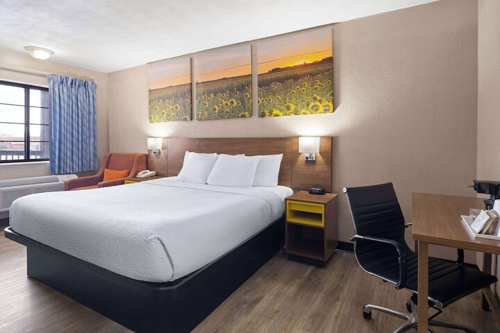 1 King Bed (3 of 19)