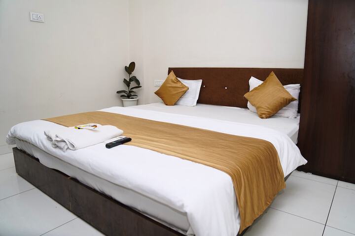 Room 9 of 30