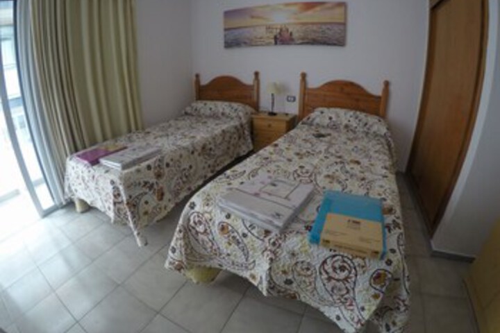 Room 8 of 12