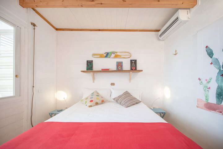 Room 4 of 16