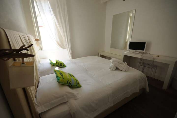 Room 8 of 68