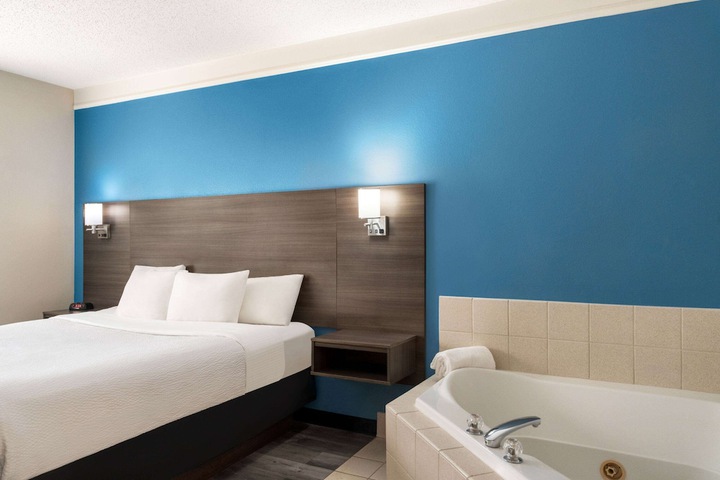 1 King Bed 1 Bedroom Executive Room (11 of 18)