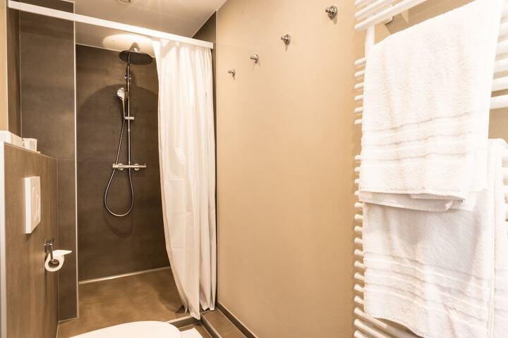 Room 107 of 142
