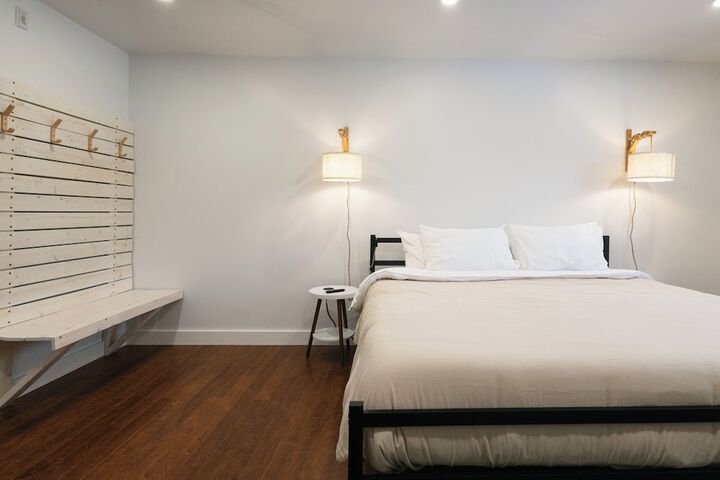 Room 2 of 33