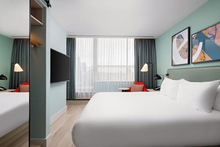 Room 40 of 83