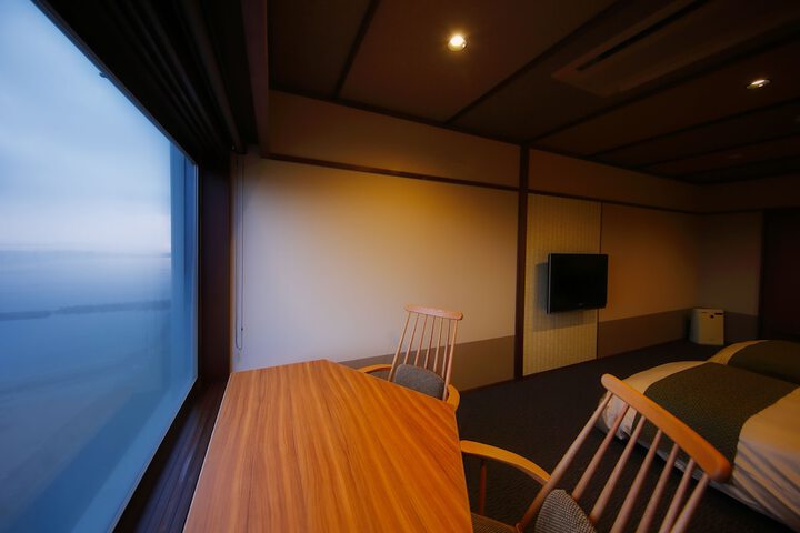 Room 5 of 40