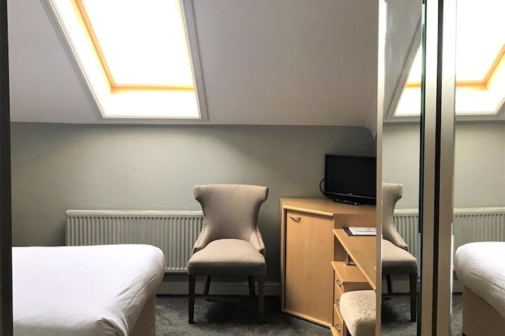 Room 16 of 50