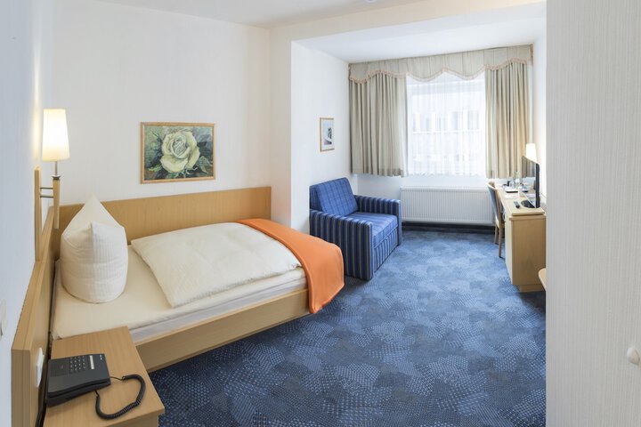 Room 15 of 36