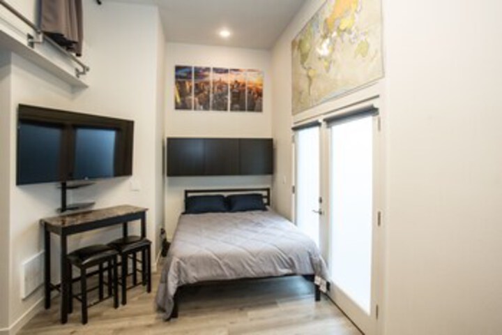 Room 10 of 27