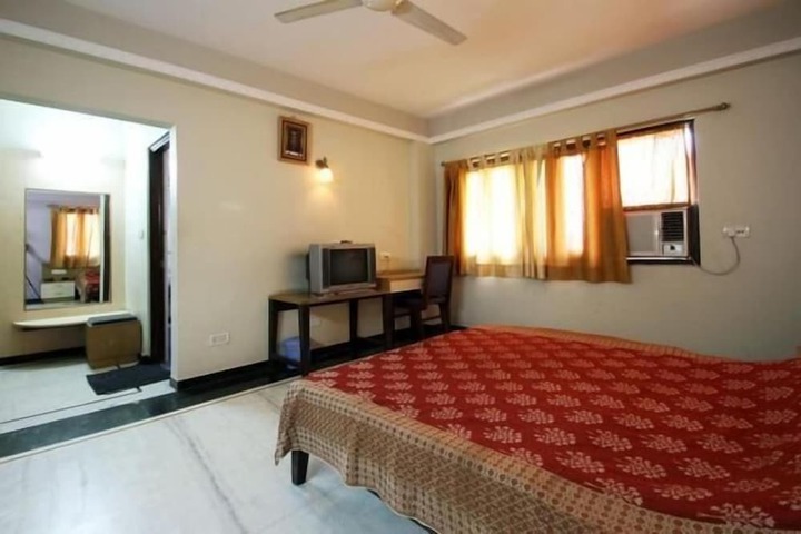 Room 6 of 18