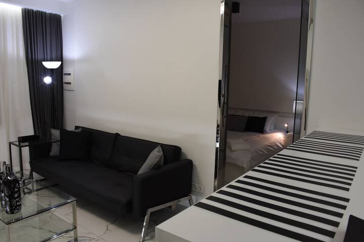 Room 4 of 68