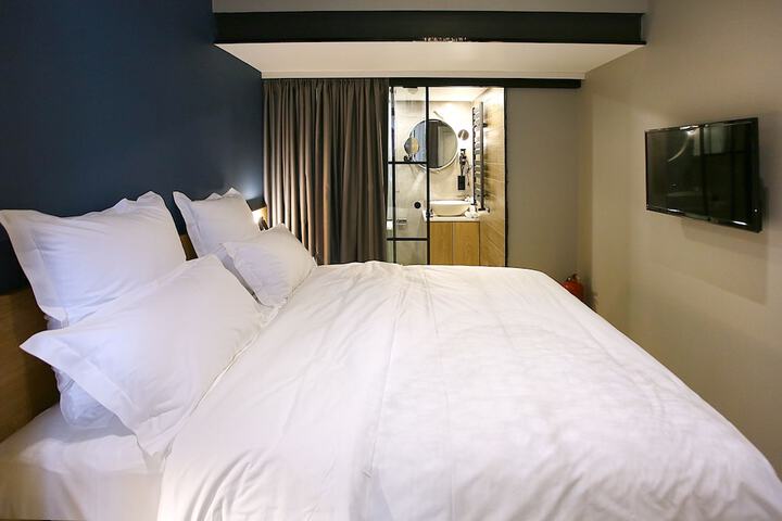 Room 13 of 131