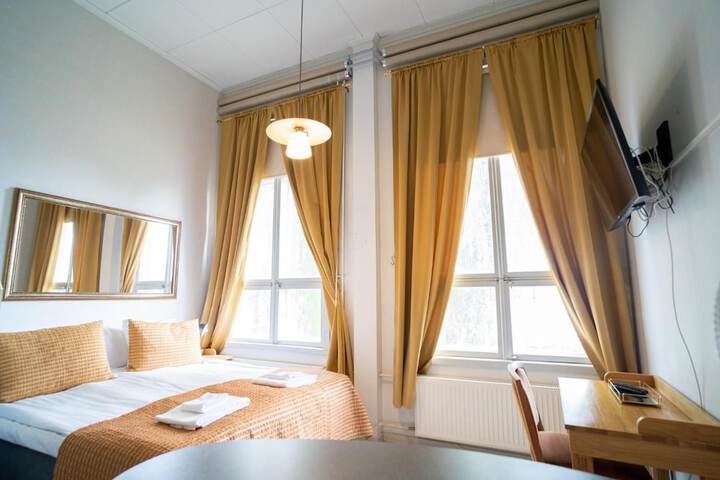 Room 16 of 38