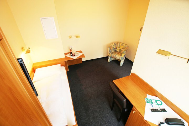 Room 6 of 45
