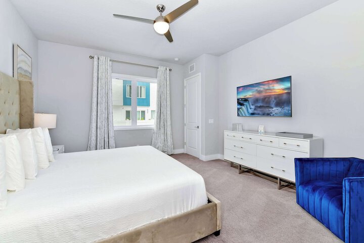 Room 27 of 216