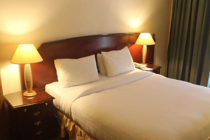 Room 12 of 77