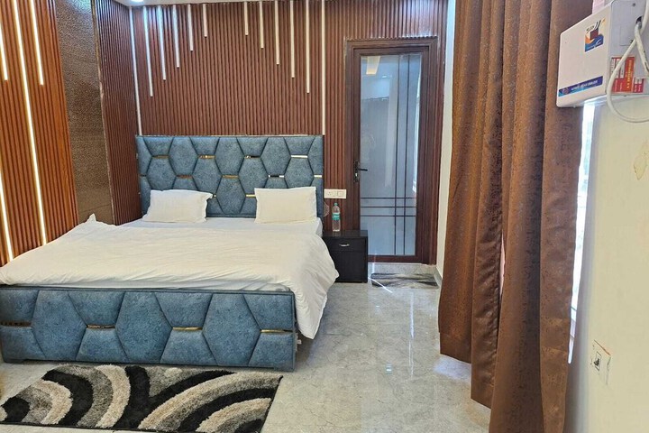 Room 8 of 36