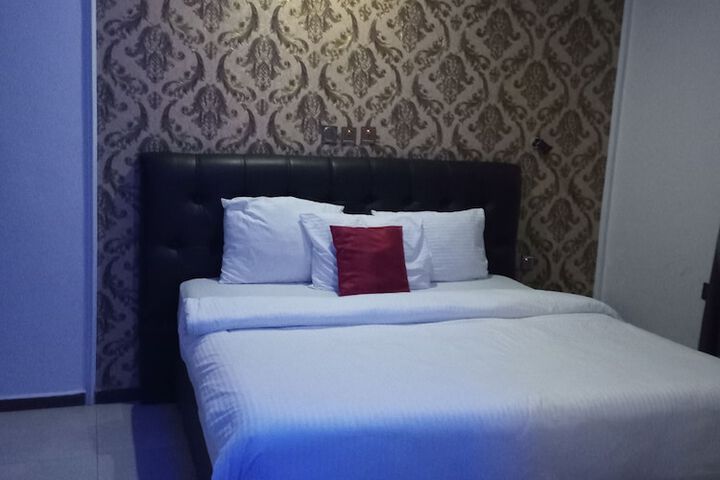 Room 6 of 6