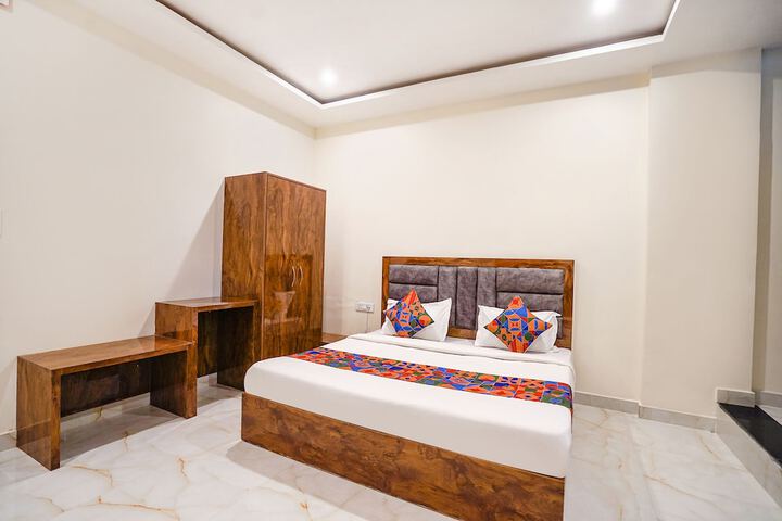 Room 14 of 25