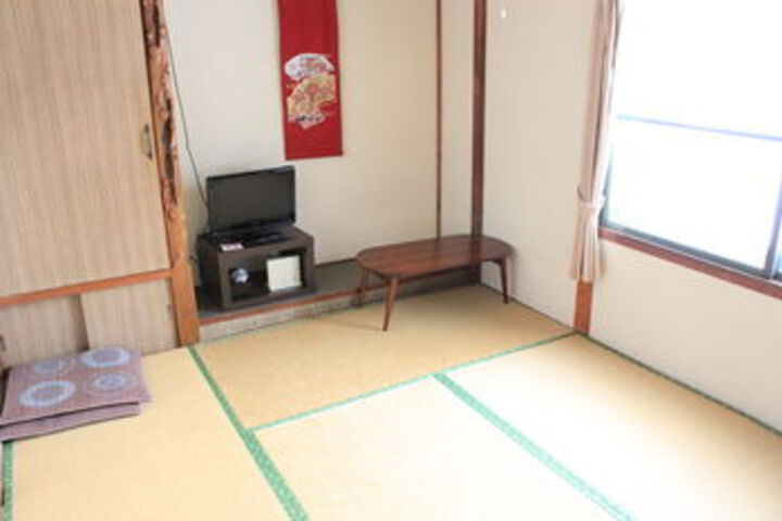 Room 6 of 19