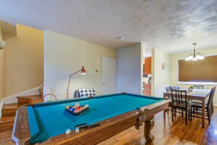Image of Modern Townhouse w / Pool Table by Cozysuites