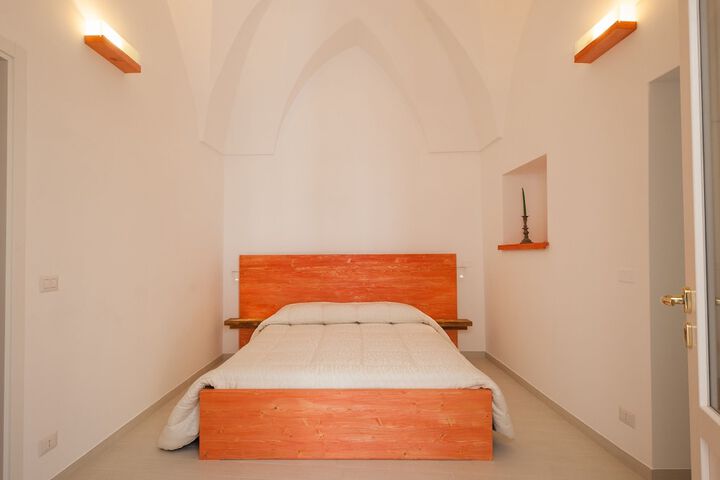 Room 3 of 76