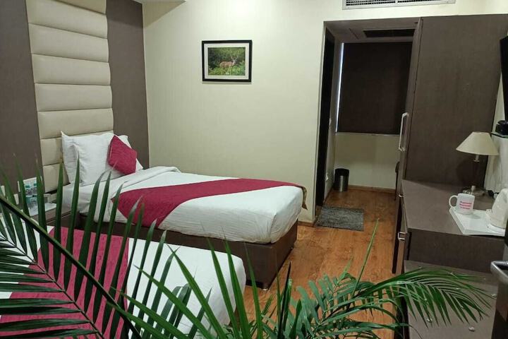 Room 2 of 6