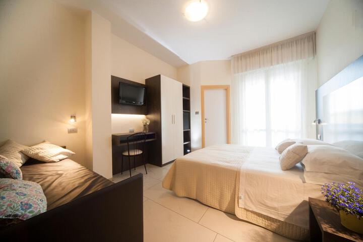 Room 2 of 36