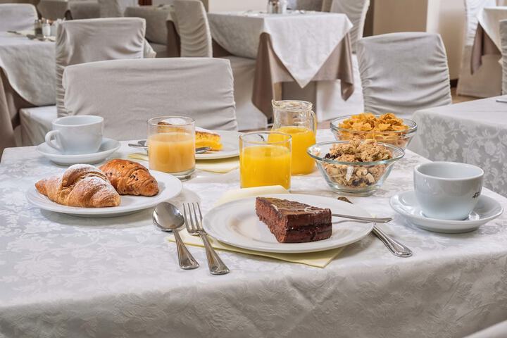Breakfast/Coffee Service 48 of 76