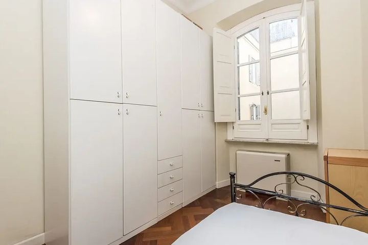 Room 4 of 11