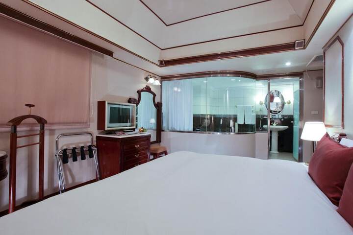 Room 10 of 40