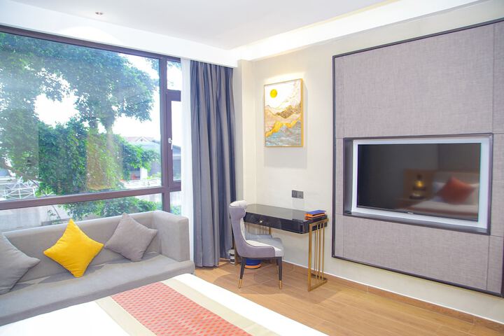 Room 27 of 62