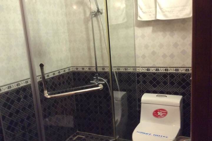 Room 8 of 13