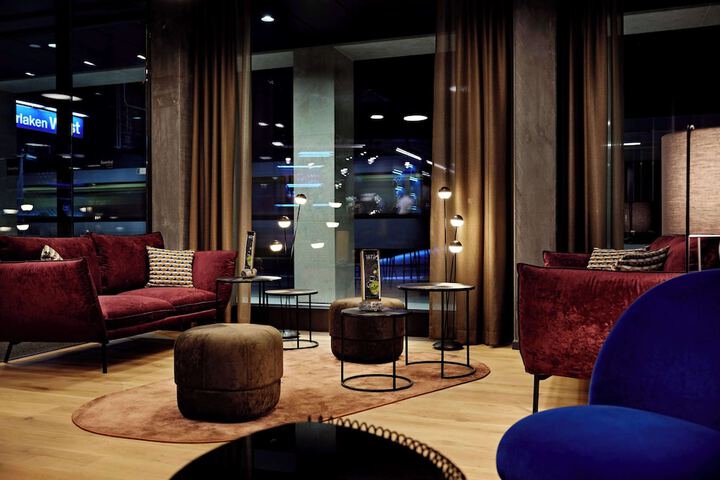 Lounge 48 of 50