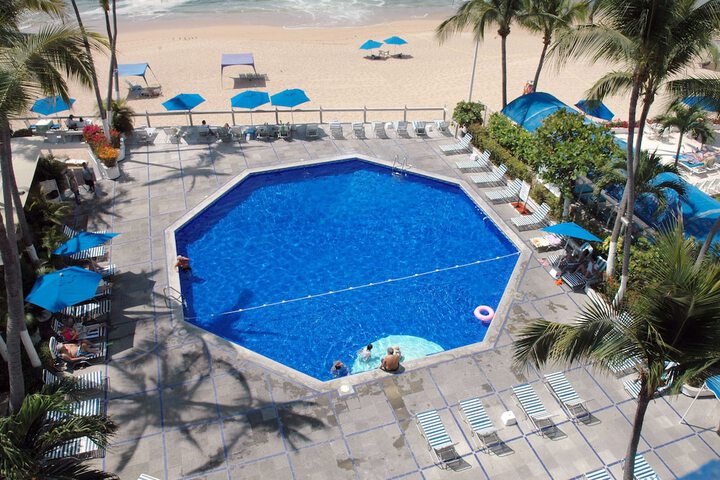 Hotel with Pool