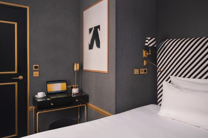 Room 33 of 64