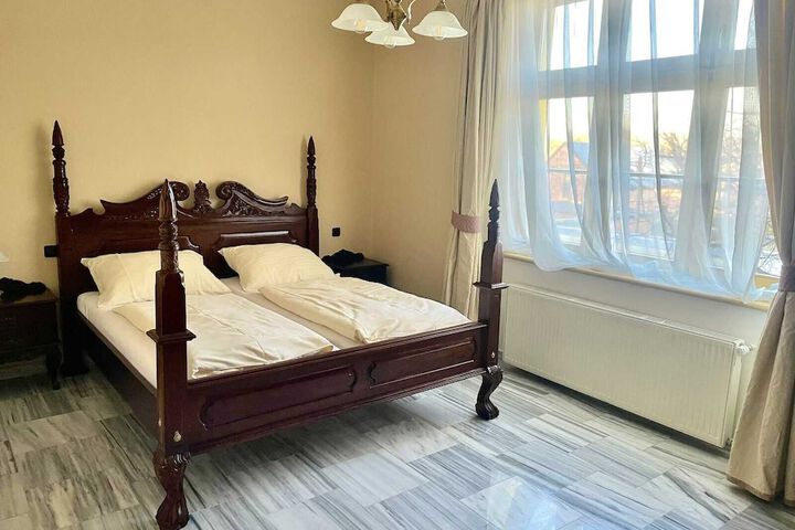 Room 4 of 23