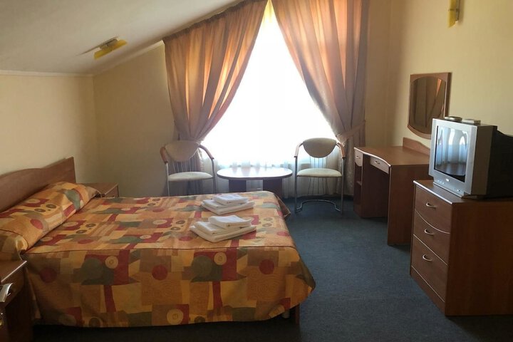 Room 16 of 90