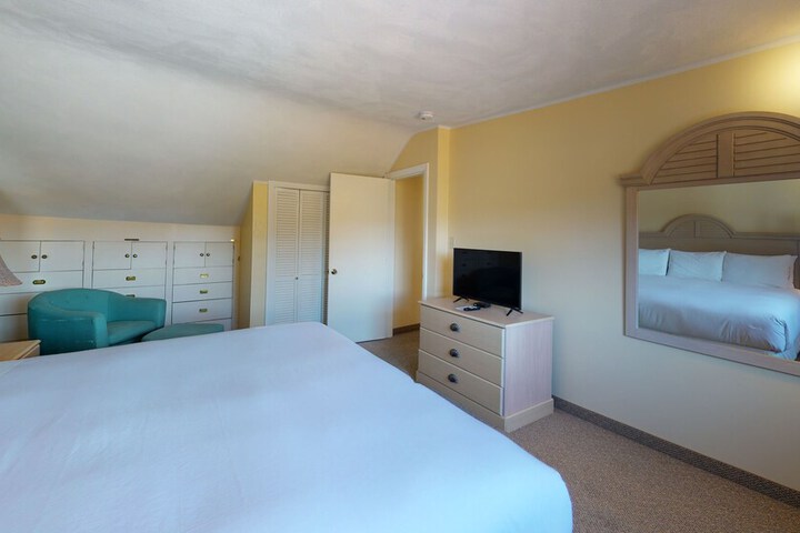Room 27 of 85