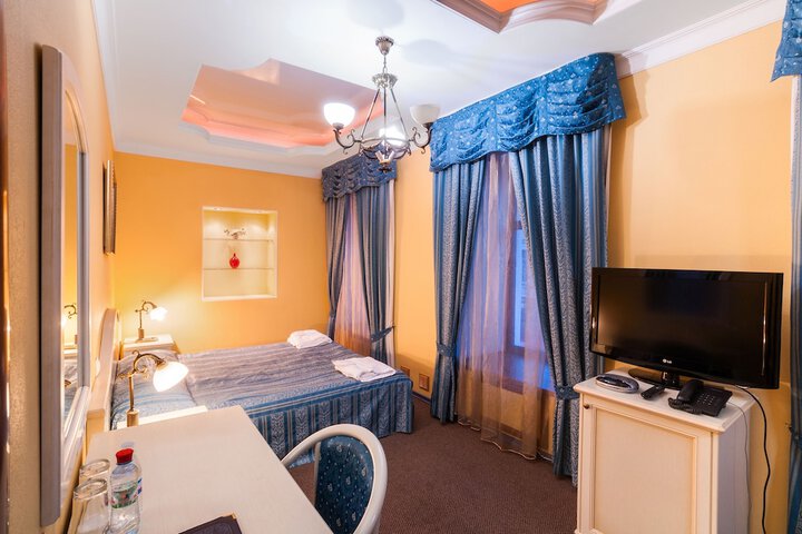 Room 4 of 30