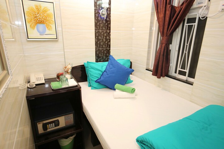 Room 63 of 119