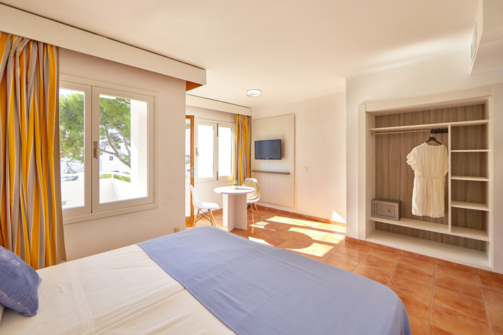 Room 2 of 48