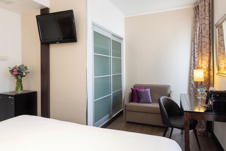 Room 59 of 106