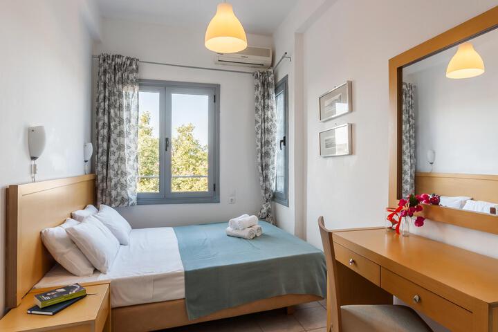 Room 9 of 20