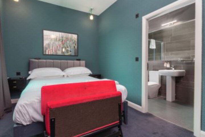 Room 70 of 109