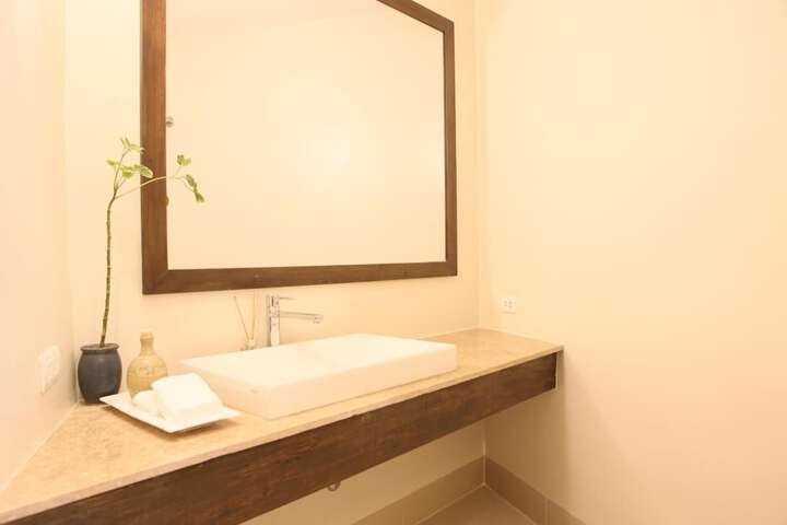 Room 13 of 34