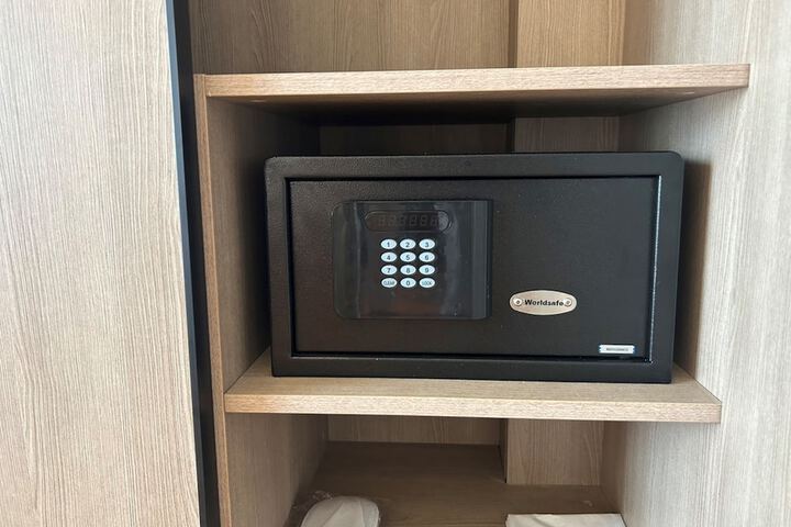 Room 18 of 125