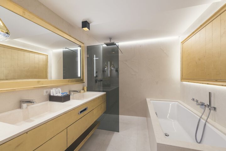 Room 46 of 75