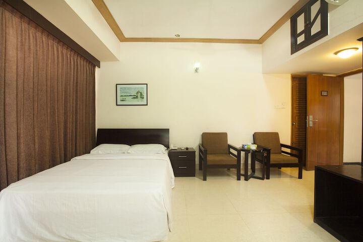 Room 13 of 36